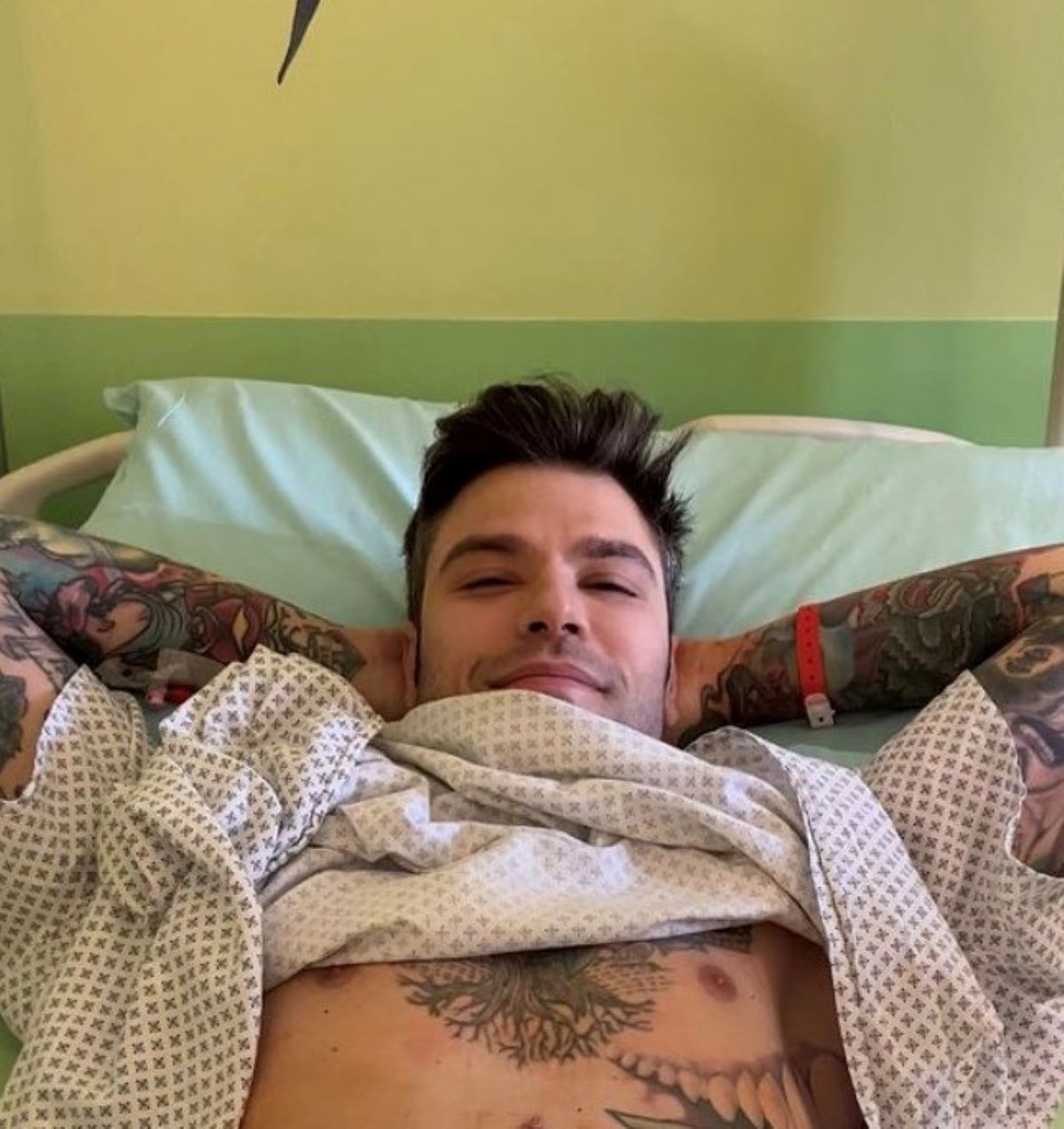 Fedez Operazione Tumore Messaggio Auguri Mark Hoppus Blink 182