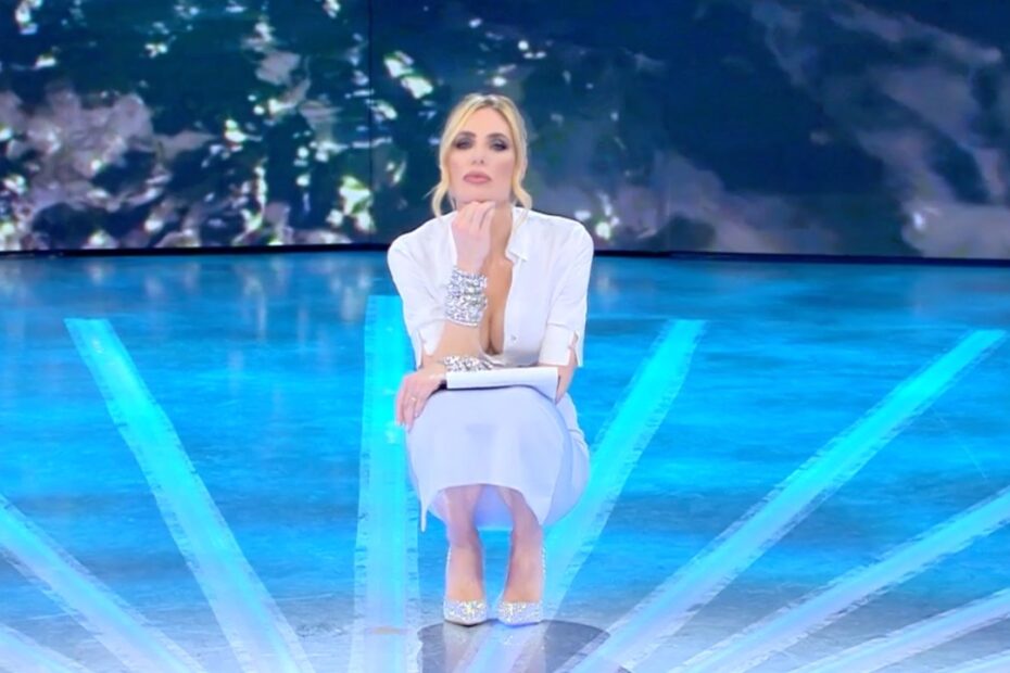 ilary blasi look isola dei famosi 2022 scarpe marca prezzo