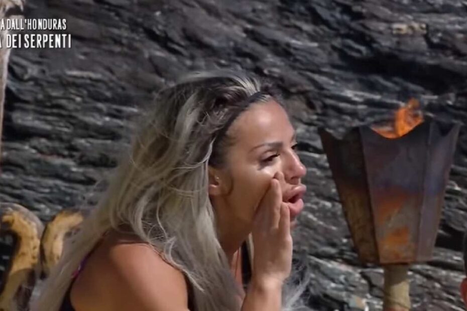 Isola dei Famosi 2022 fuorionda Laura Maddaloni contro Lory Del Santo
