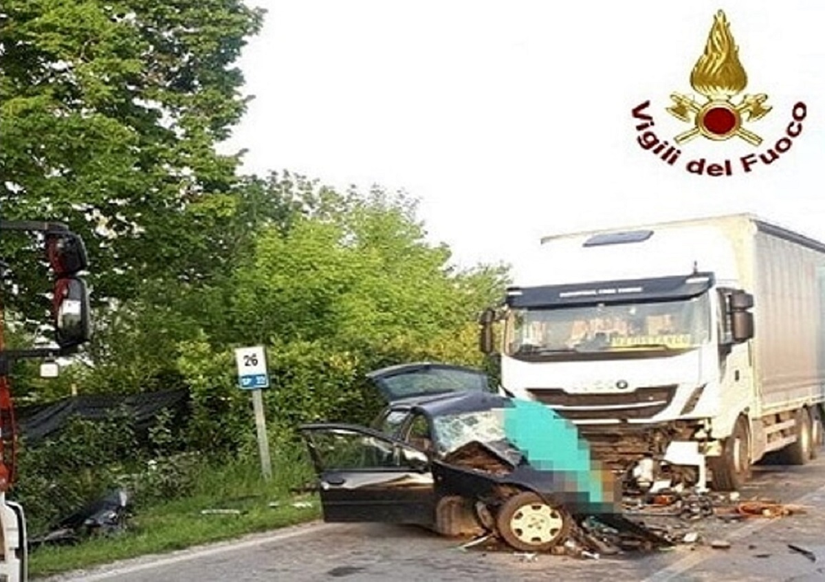 Padova Paola Zonta 20 anni morta incidente camion