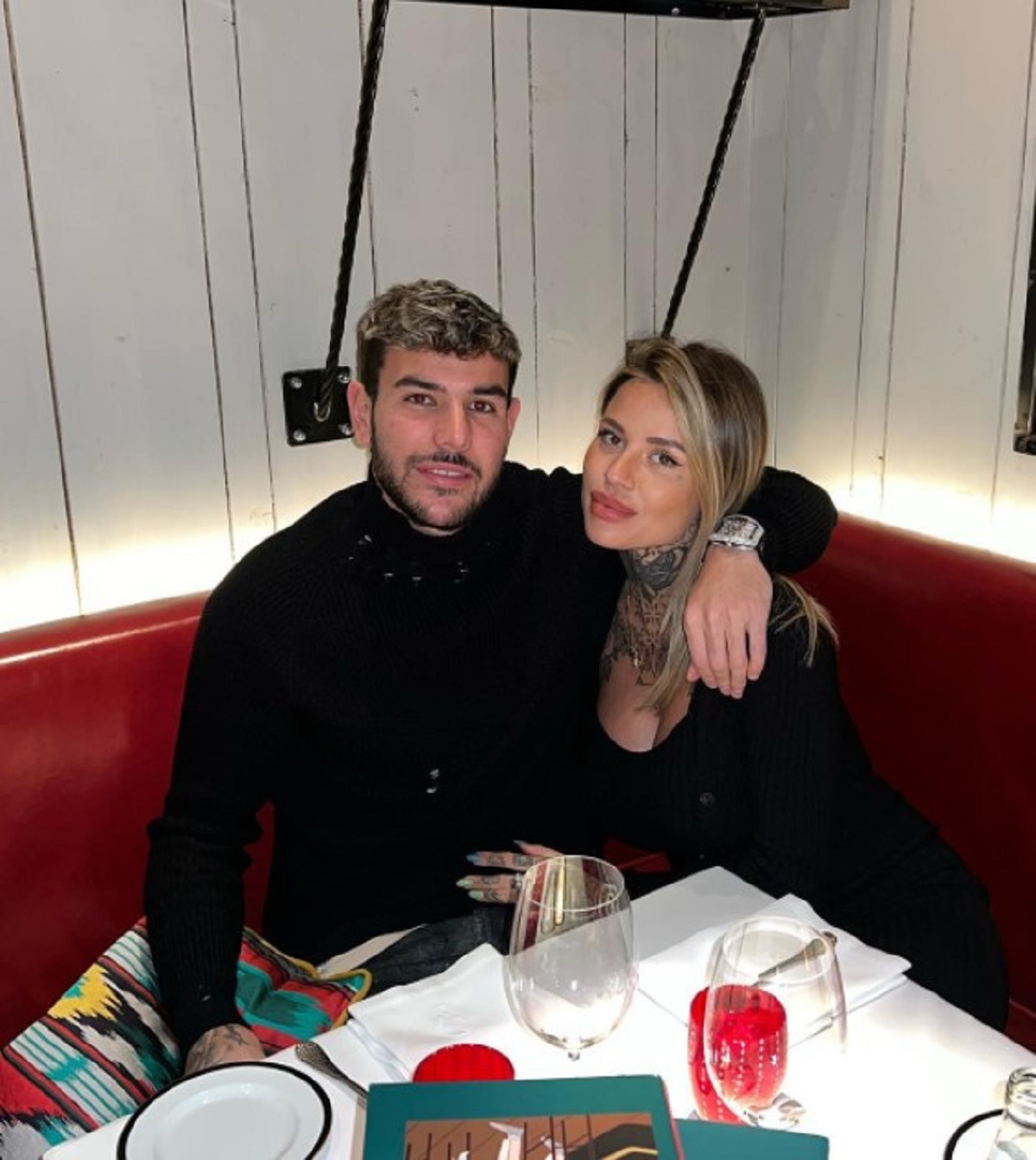 theo hernandez  con la compagna zoe cristofoli