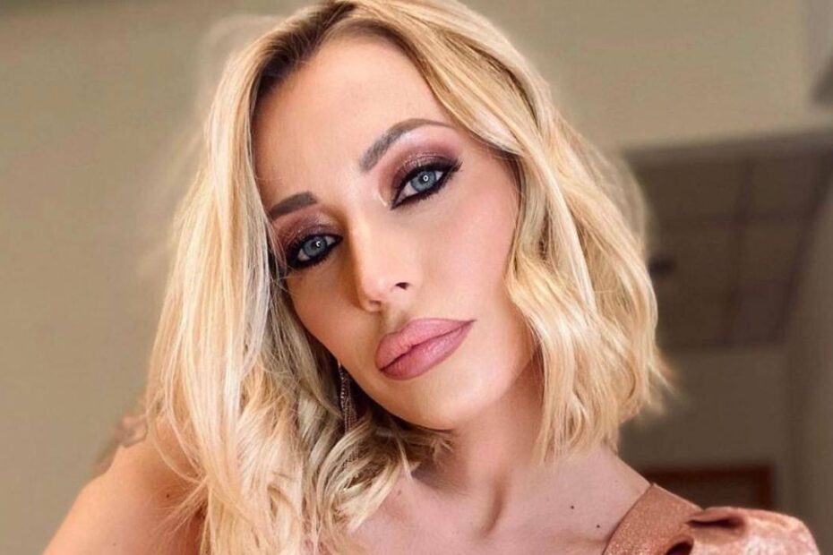 Karina Cascella Fisico Insulti