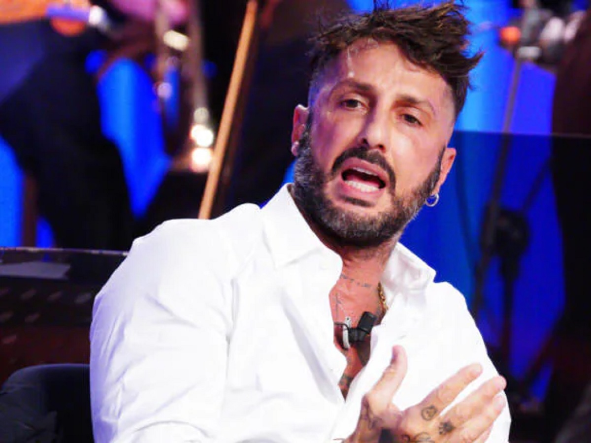 fabrizio corona evade dai domiciliari e piomba a casa di nina moric