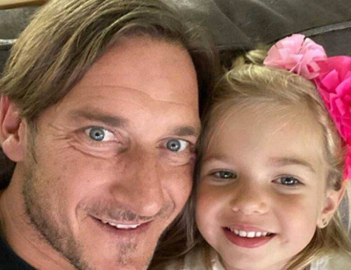 Francesco Totti sorpresa figlia Isabel biglietto 