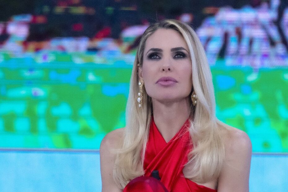 Isola dei Famosi Ilary Blasi contro i naufraghi