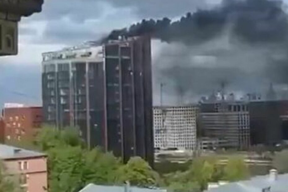 Mosca incendio alla Dm Tower