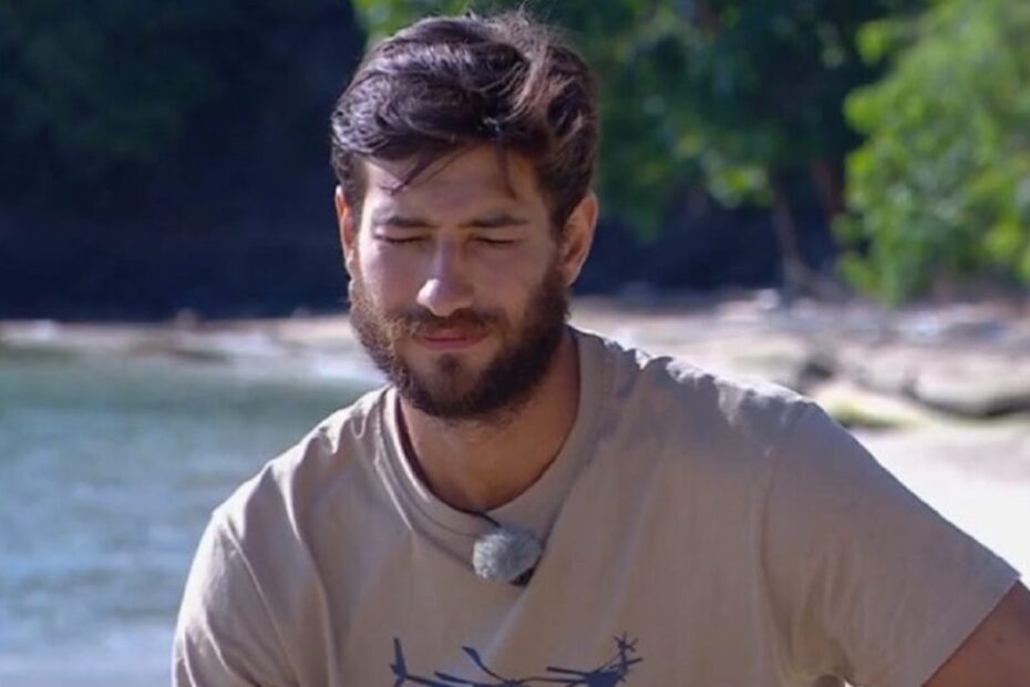 isola dei famosi roger balduino gaffe gesto in diretta