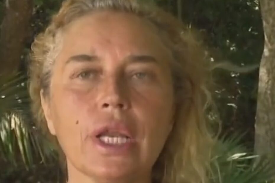 lory del santo fa infuriare naufraghi