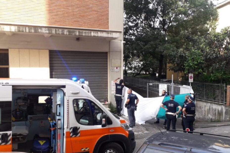 Modena bimba di 4 anni cade dal balcone muore