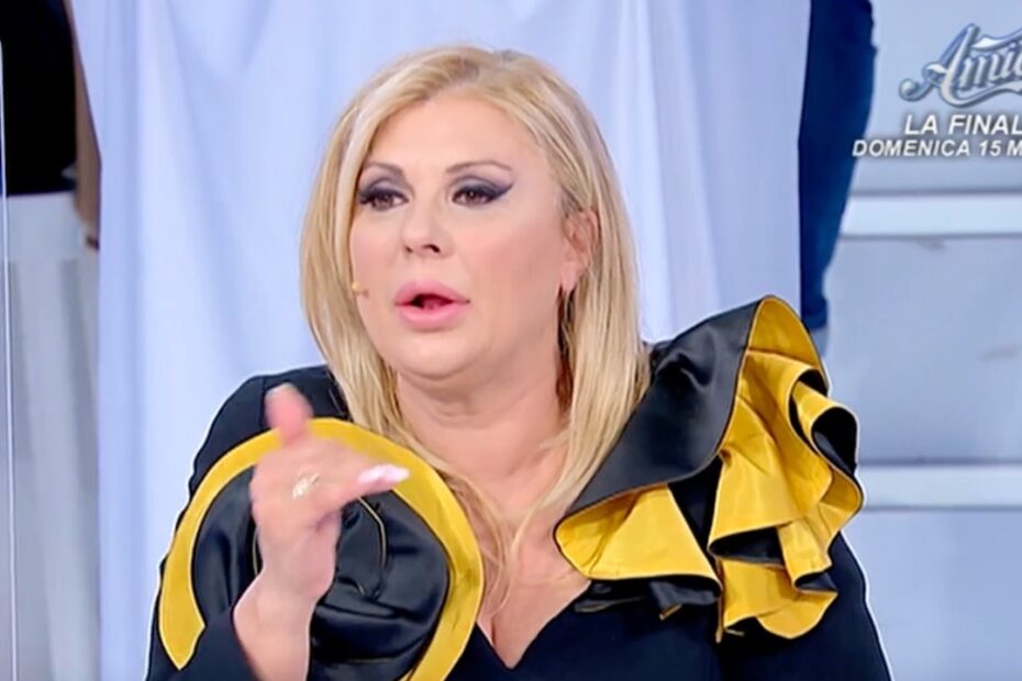 tina cipollari offesa ued biagio maria de filippi