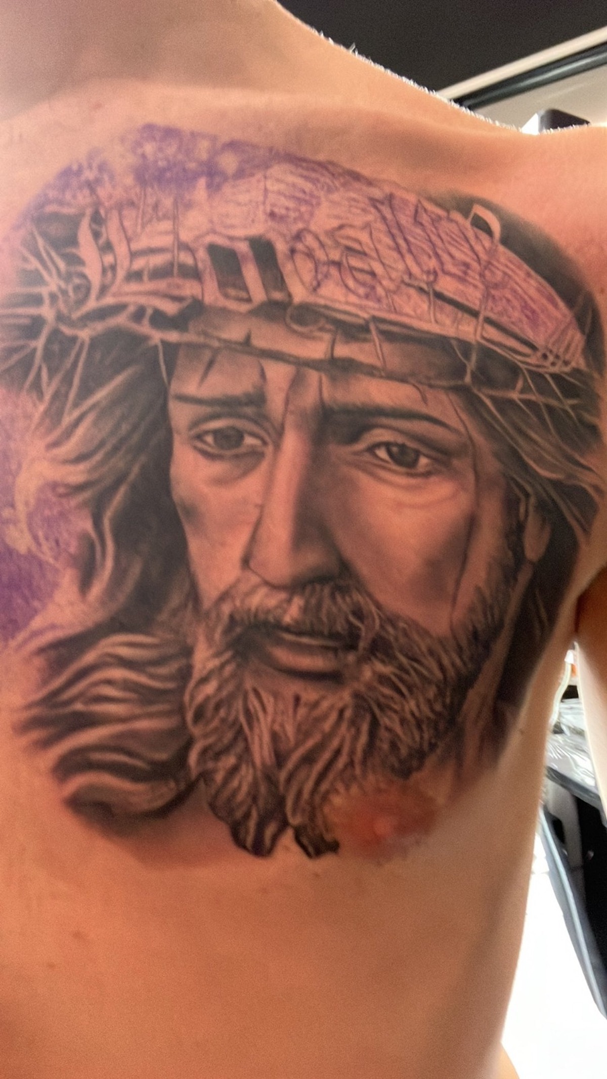 aka7even nuovo tatuaggio volto gesù