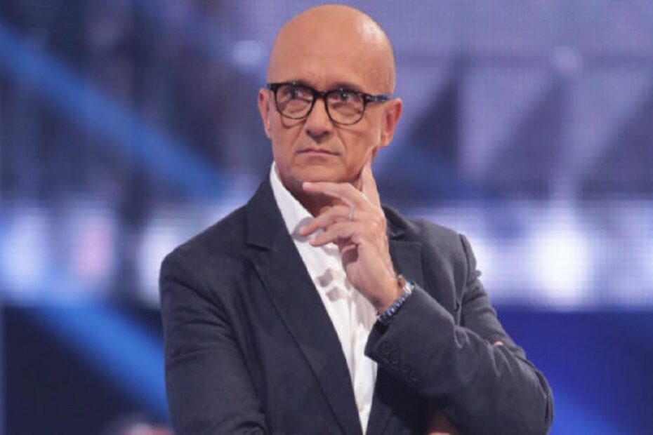 Alfonso Signorini vacanza critiche GF Vip Alex Belli Delia Duran