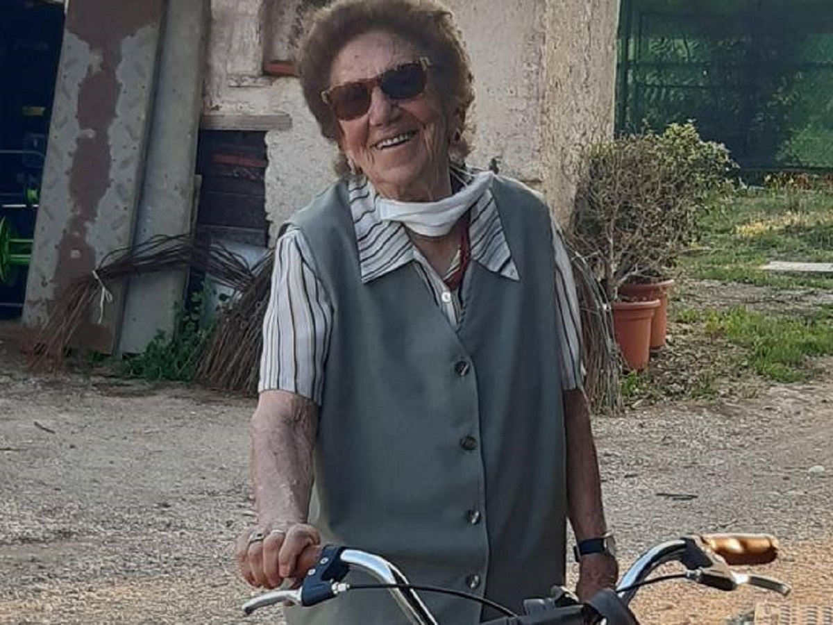 Nonna Candida Uderzo 100 anni rinnovo patente