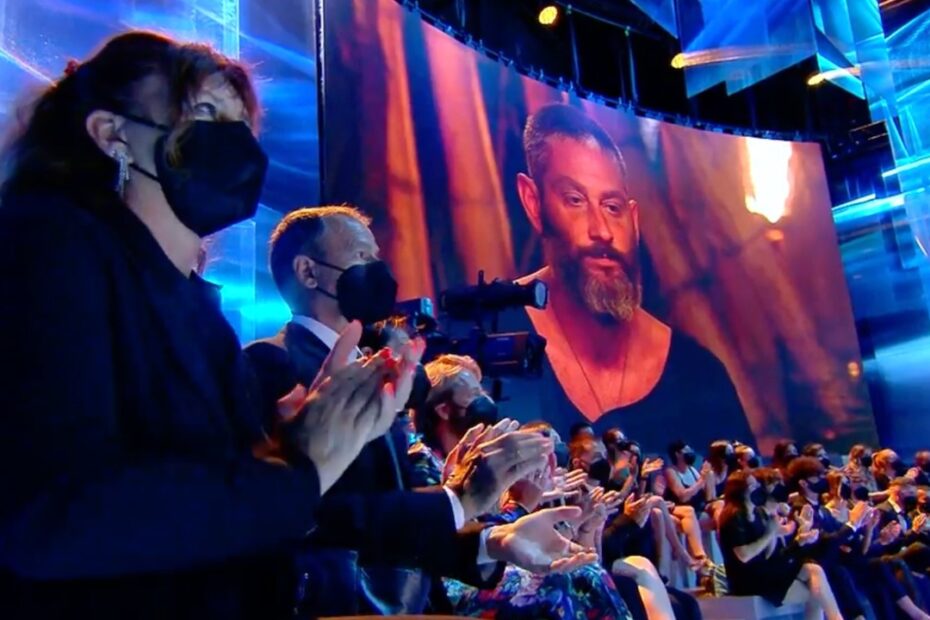 edoardo tavassi ritiro ufficiale semifinale isola dei famosi