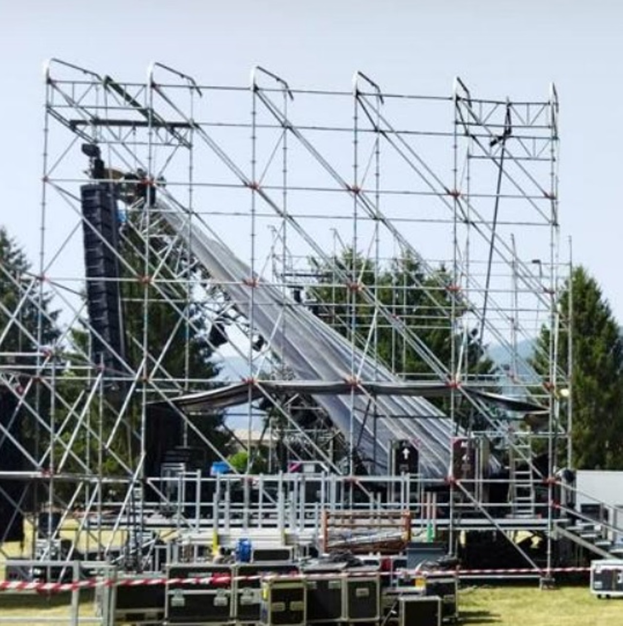 elisa incidente palco concerto feriti