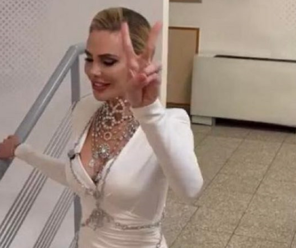 Ilary Blasi criticata per il look all'Isola dei Famosi dettaglio