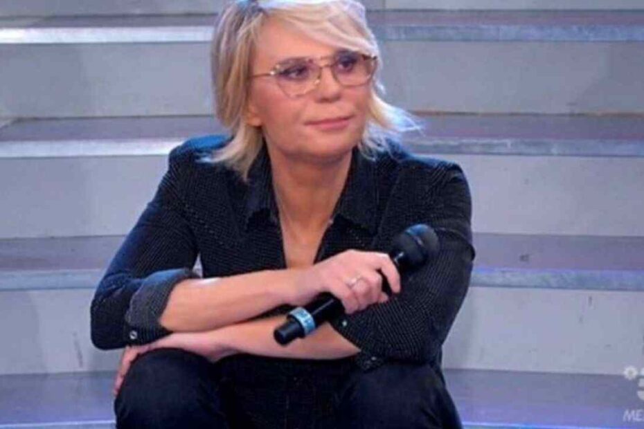 Uomini e Donne Maria De Filippi attaccata