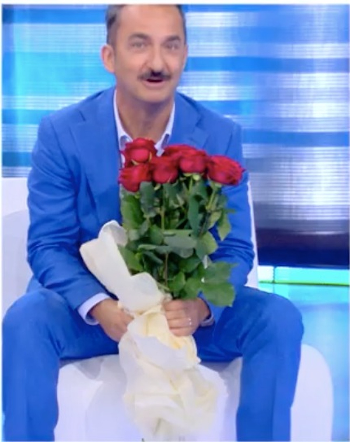 Perché Nicola Savino non ha un dito