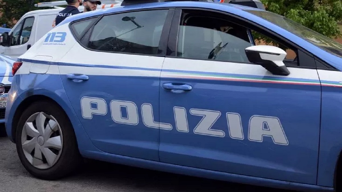 Femminicidio in casa a Rimini donna uccisa 33 anni