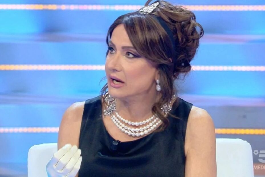 Isola dei Famosi Vladimir Luxuria attacca Lory Del Santo