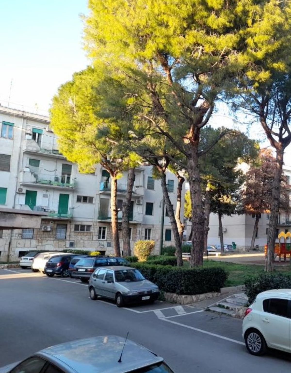 Turisti Scappano Balcone B&B Puglia