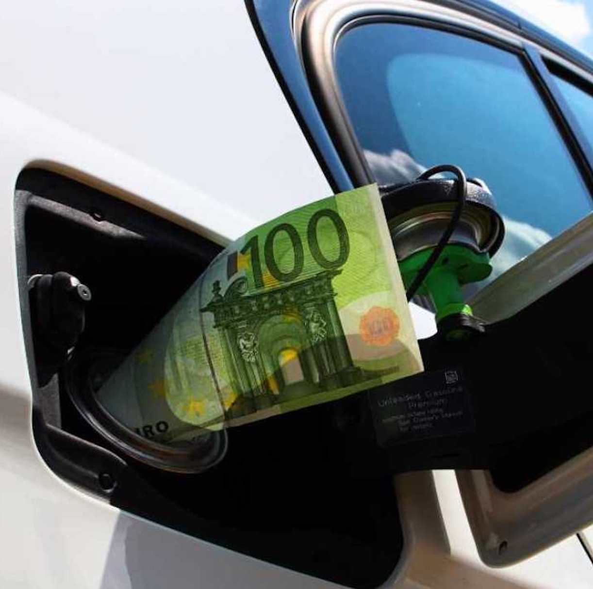 Bonus benzina fino a 200 euro