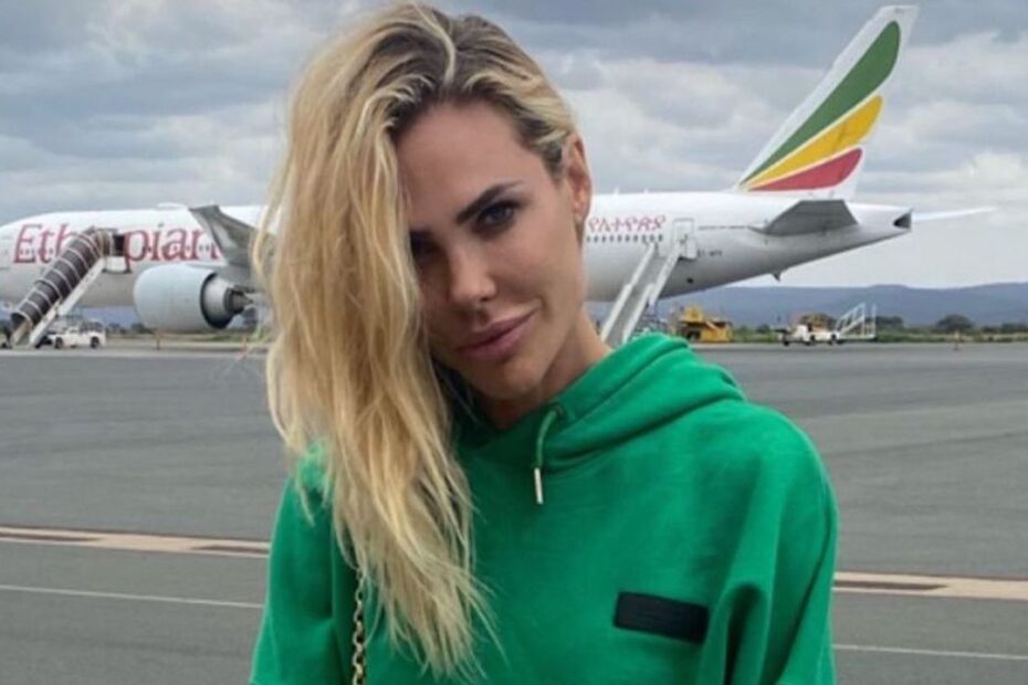 Ilary Blasi lato B bikini hot vacanza Tanzania