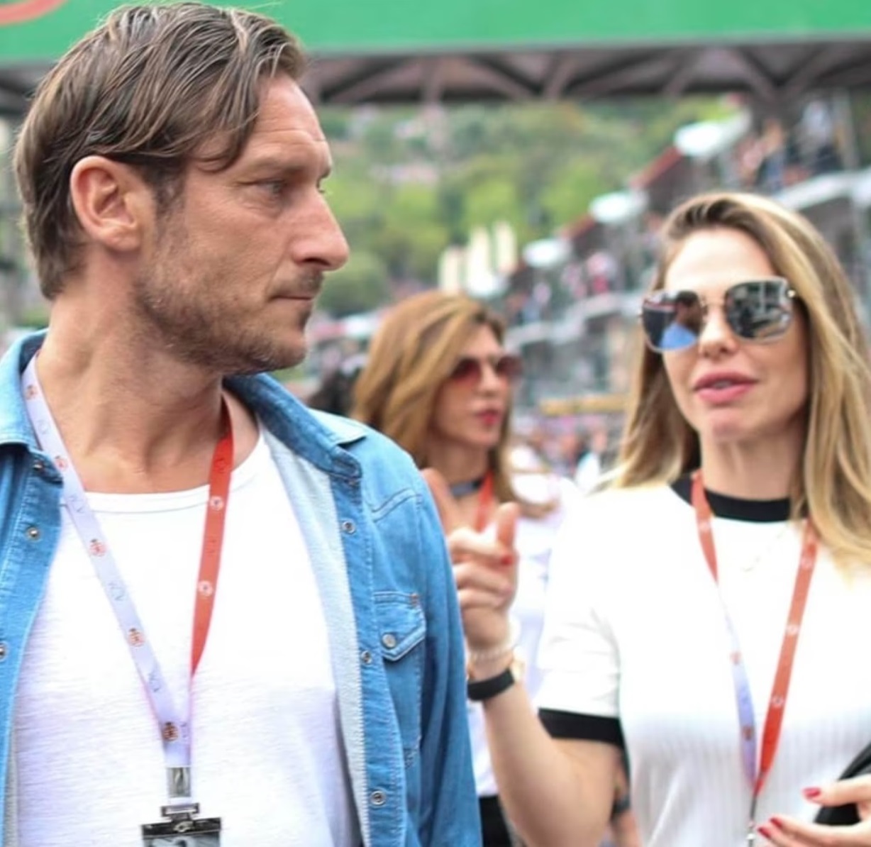 Francesco Totti e Noemi Bocchi bacio