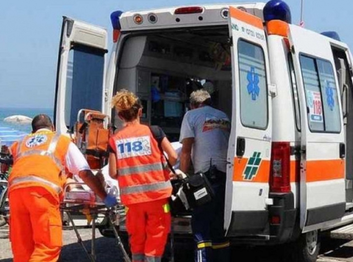 Gallipoli muore spiaggia 