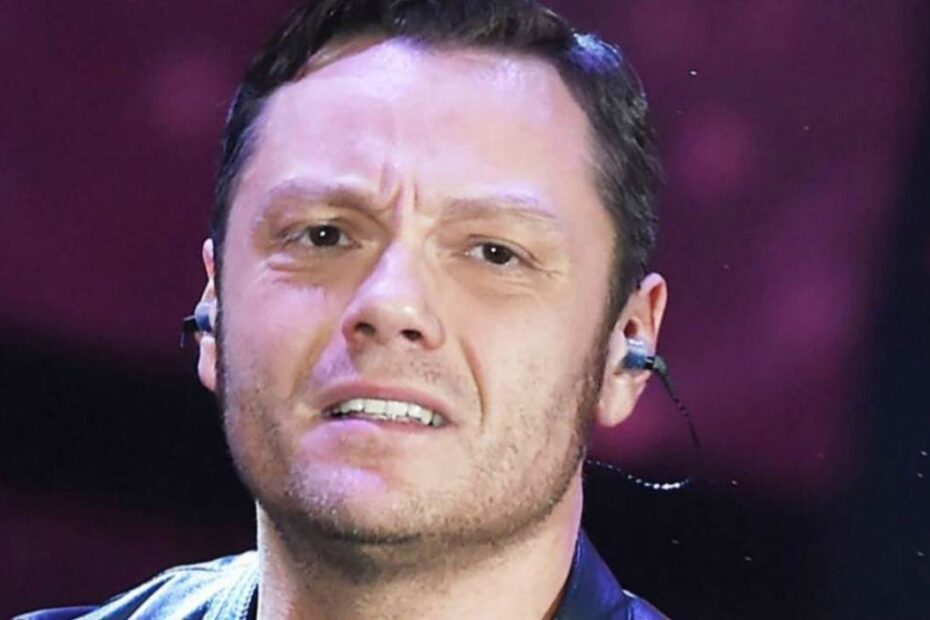 Tiziano Ferro commosso sul palco, il ricordo della ragazza morta in un incidente