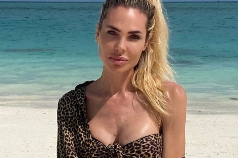 Ilary Blasi Topless Foto