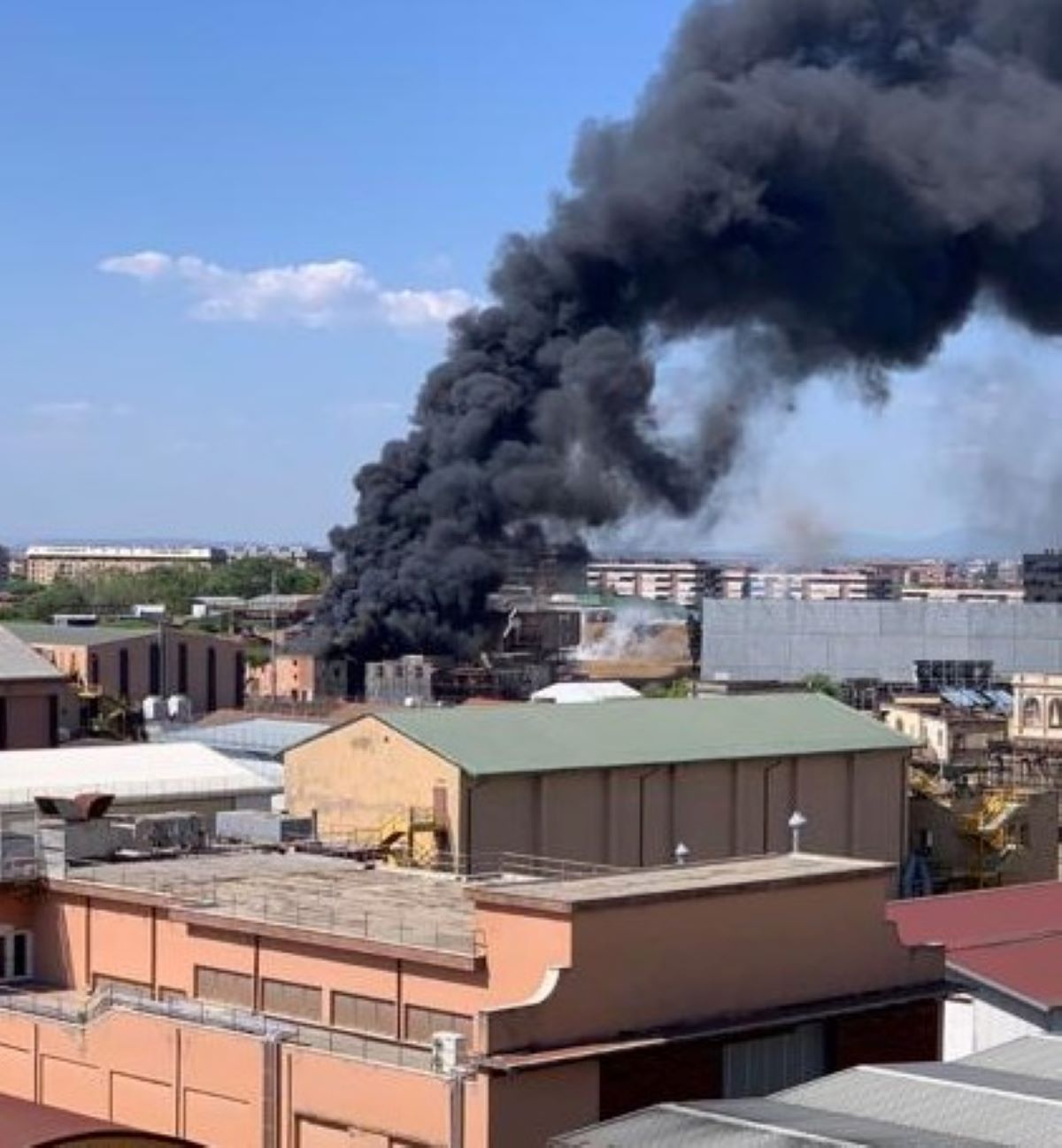 Incendio Cinecittà Roma 