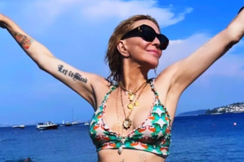 courtney love bikini fisico età ischia