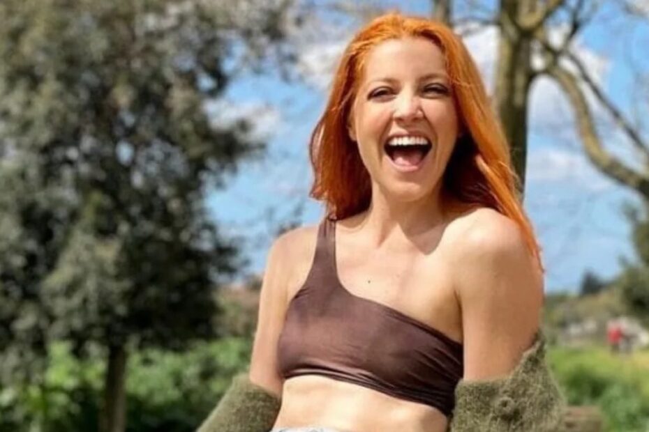 Noemi in costume