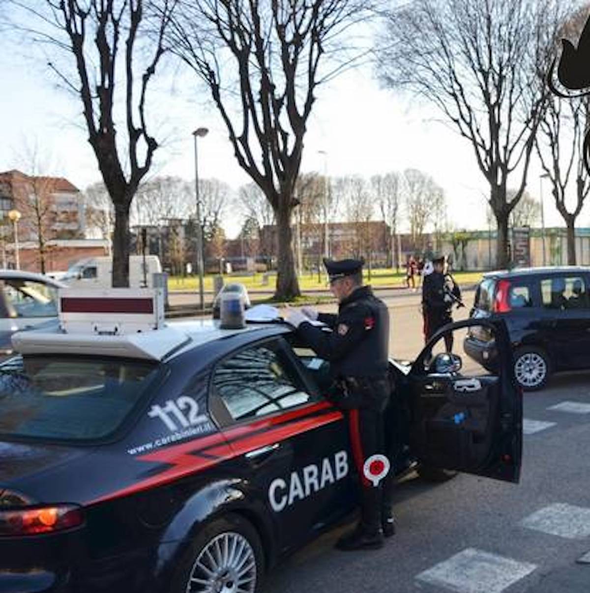 Ribalta l'auto col trattore