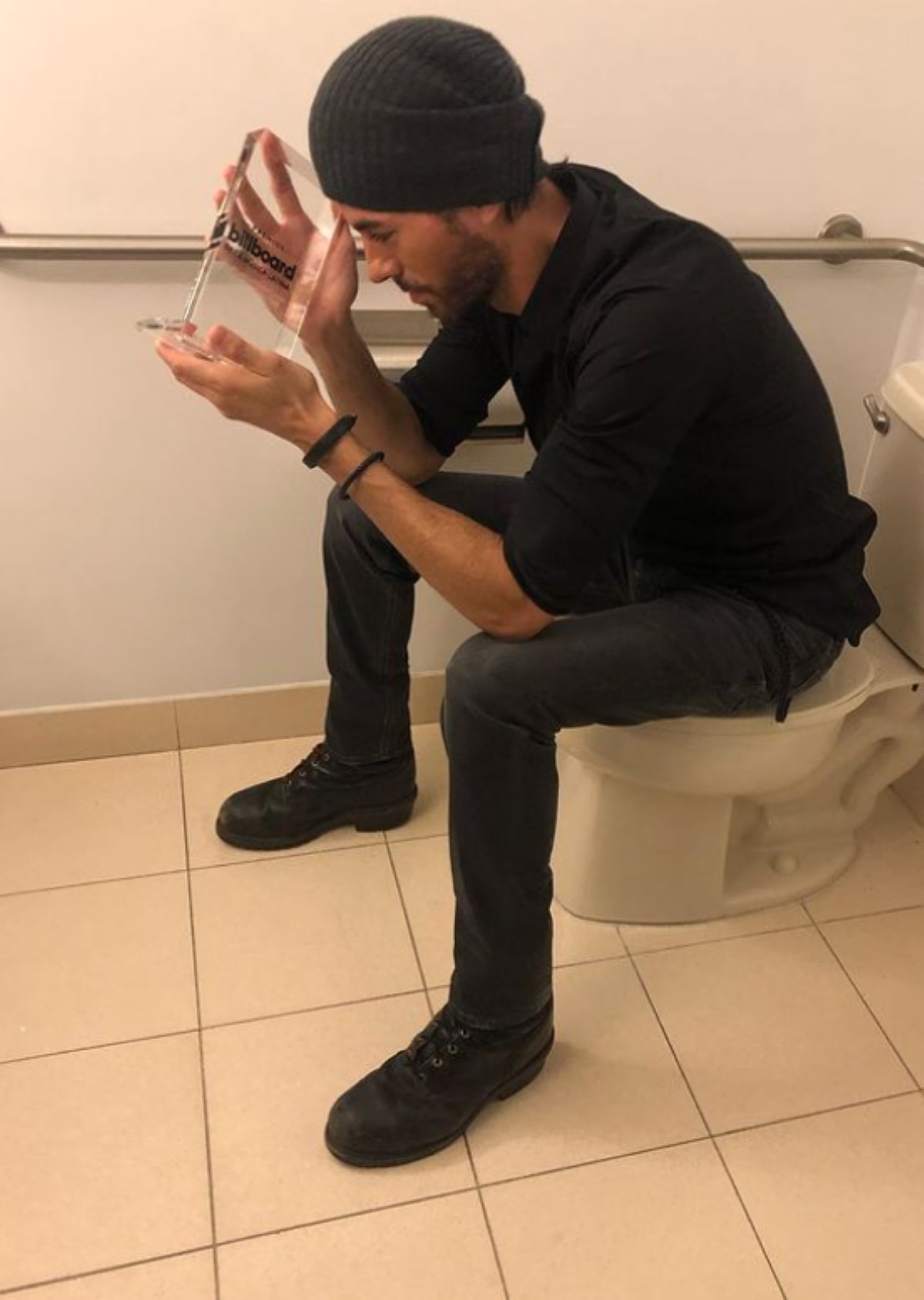 Enrique Iglesias Bacio Ragazza Fan