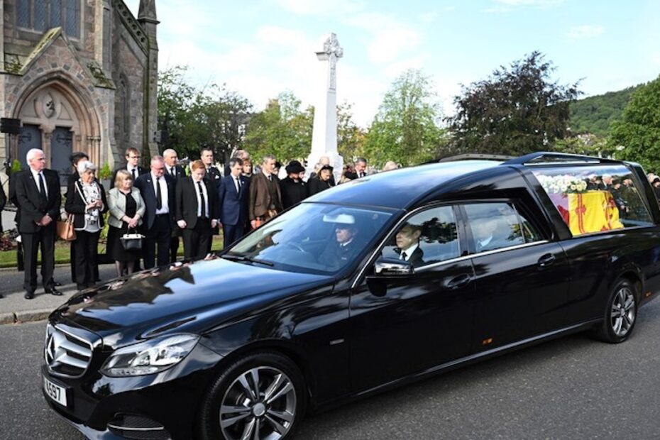 Il dettaglio sul carro funebre