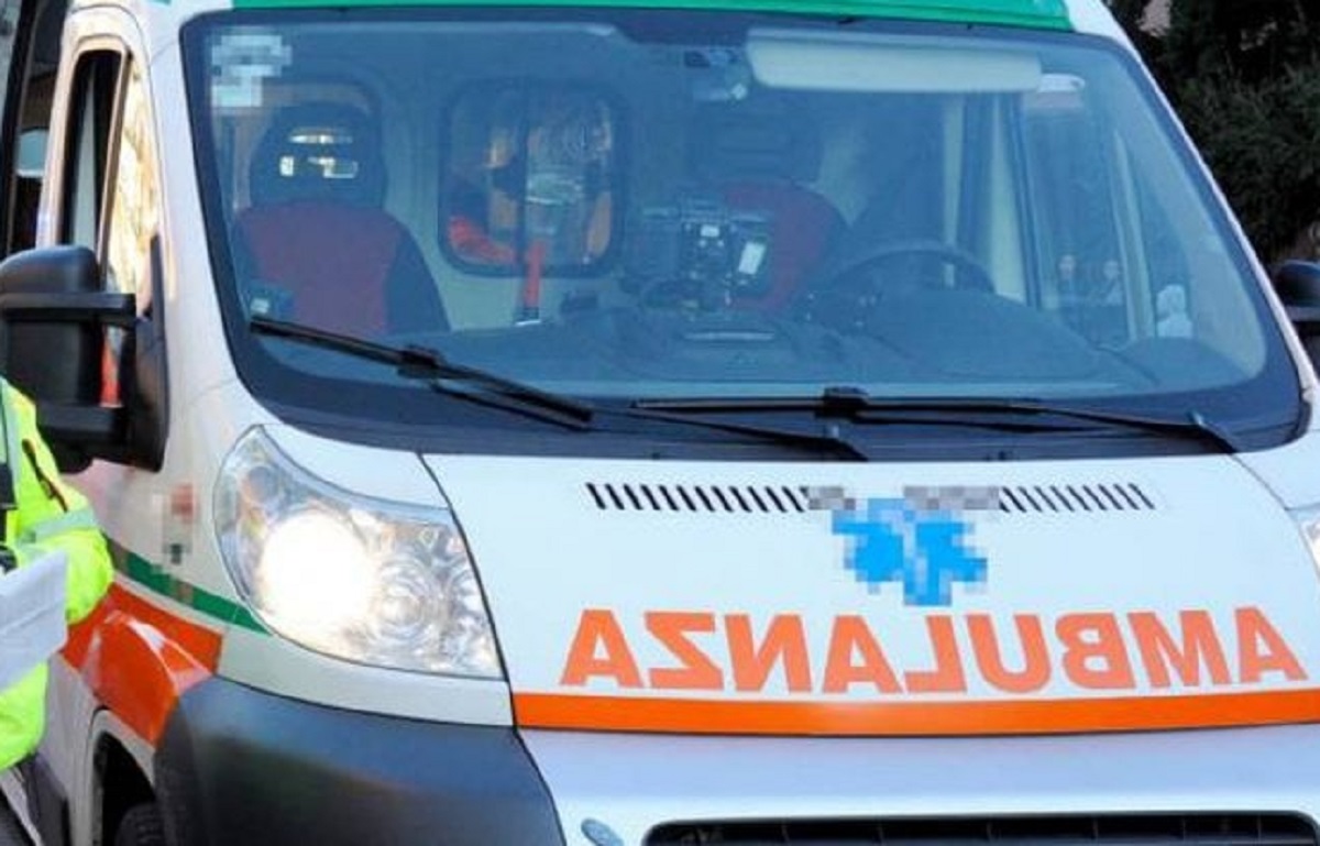 Auto finisce nel vigneto 5 ragazzi vivi per miracolo