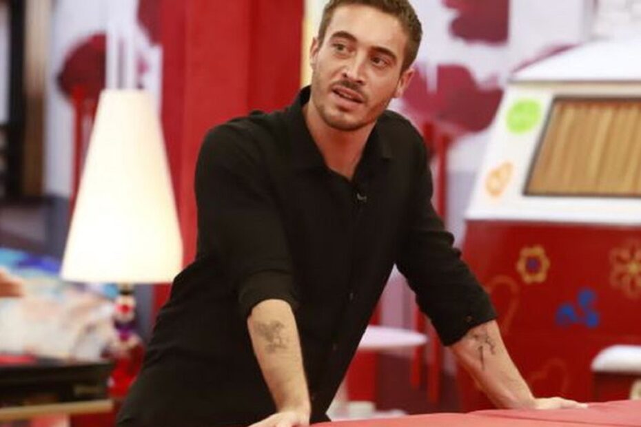 GF Vip 7 Antonino Spinalbese censurato