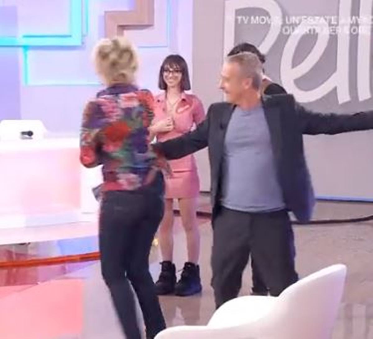 Carmen Russo caduta a BellaMà balla con Pierluigi Diaco