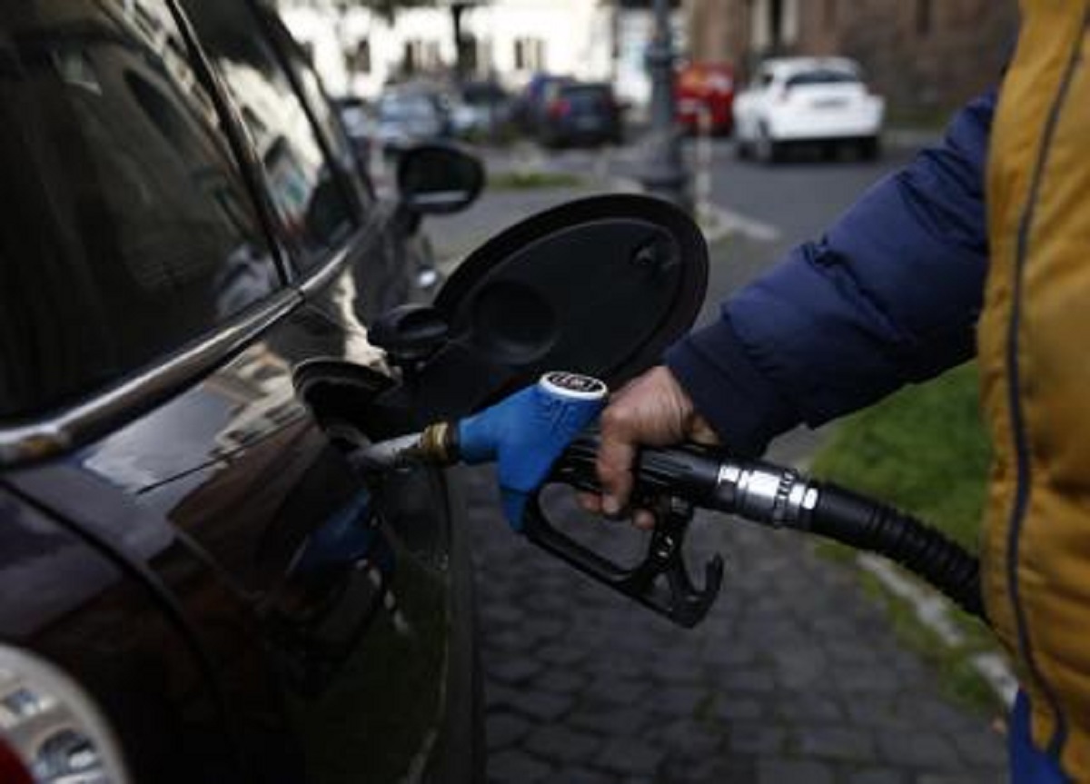 Truffa carburante "annacquato"