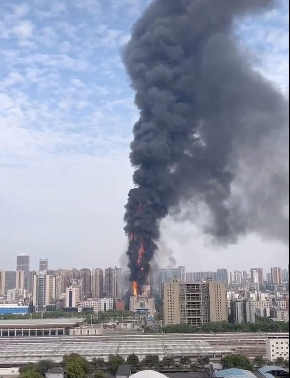 Cina incendio grattacielo 