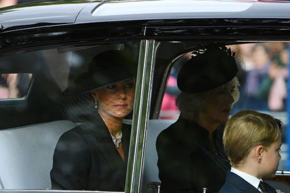 Kate Middleton omaggio alla Regina