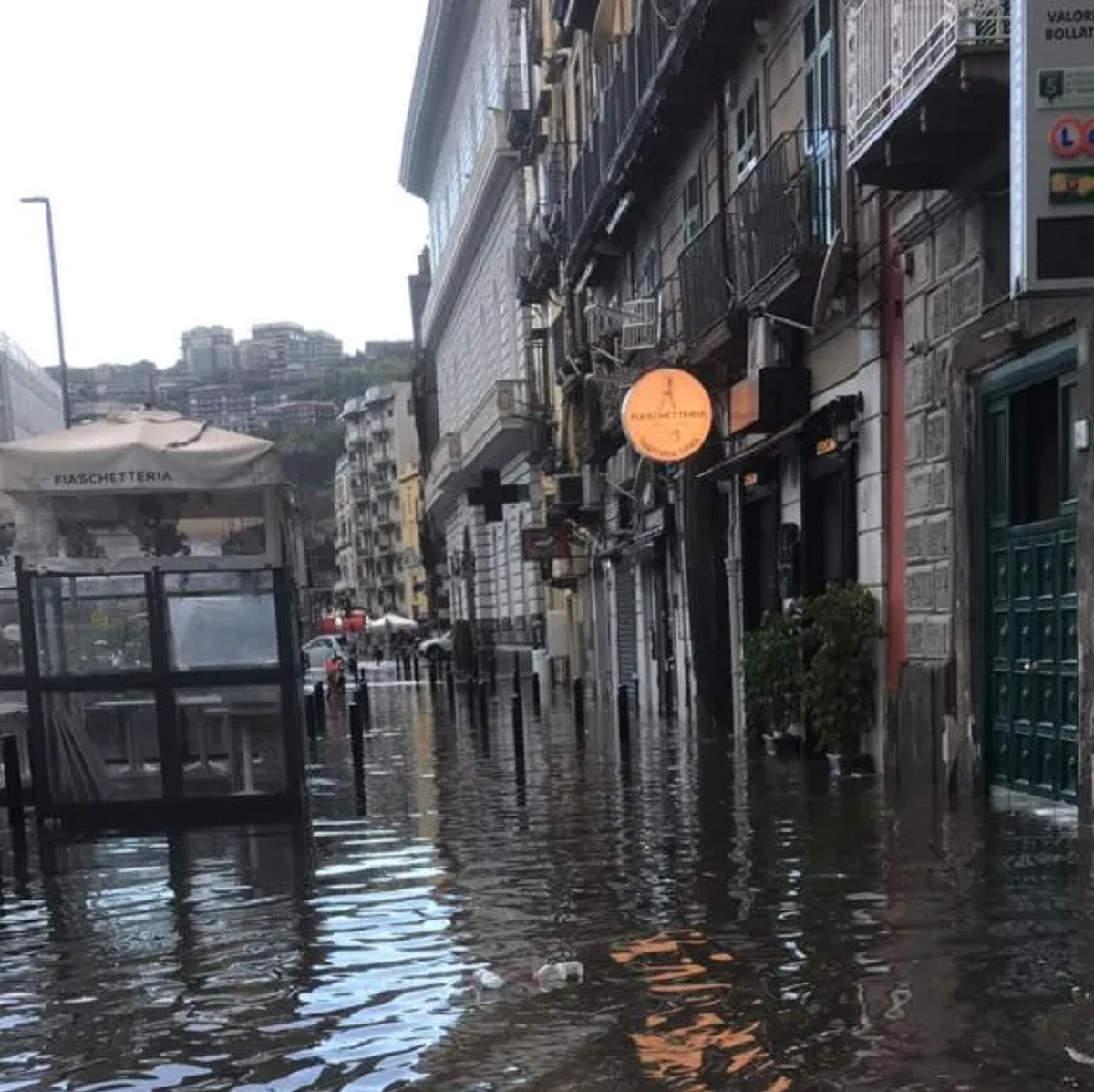Bomba d'acqua Napoli 