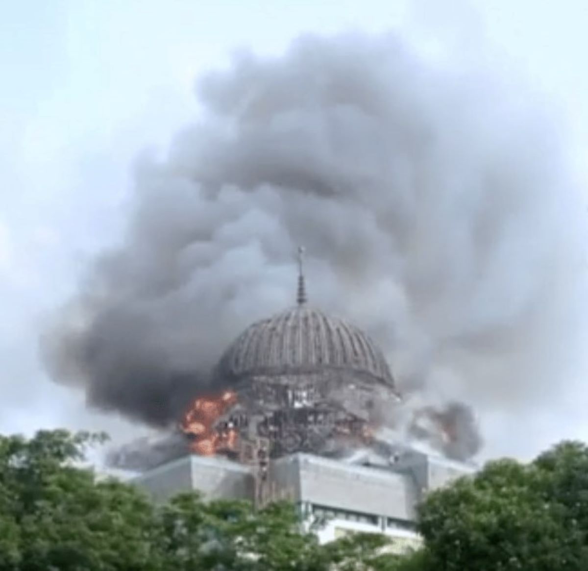 Indonesia Crollo Cupola Incendio Grande Moschea Giacarta