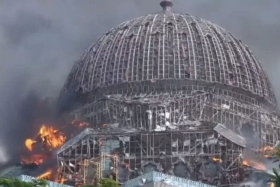 Indonesia Crollo Cupola Incendio