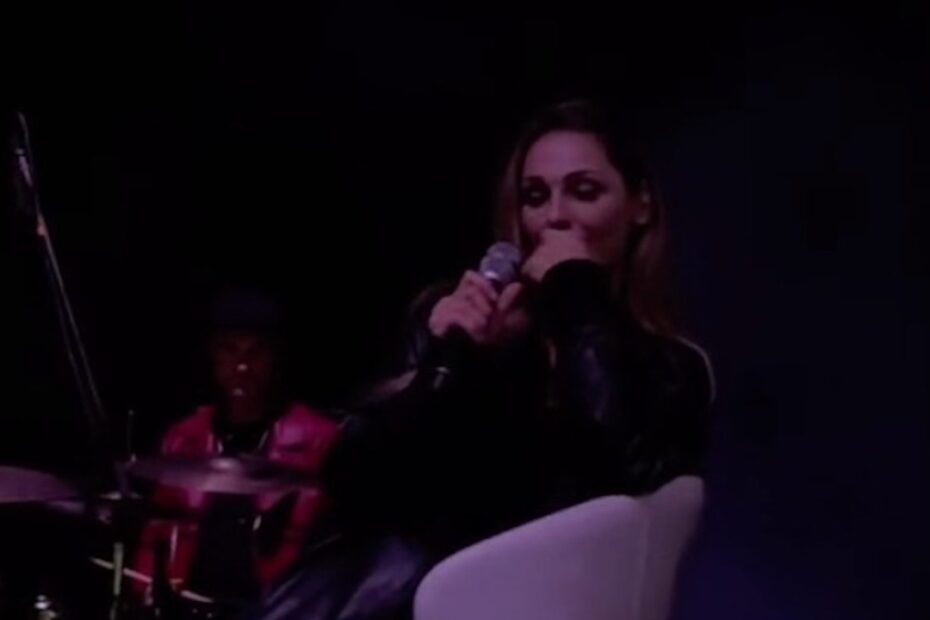 anna-tatangelo-in-lacrime-concerto-mamma-morta