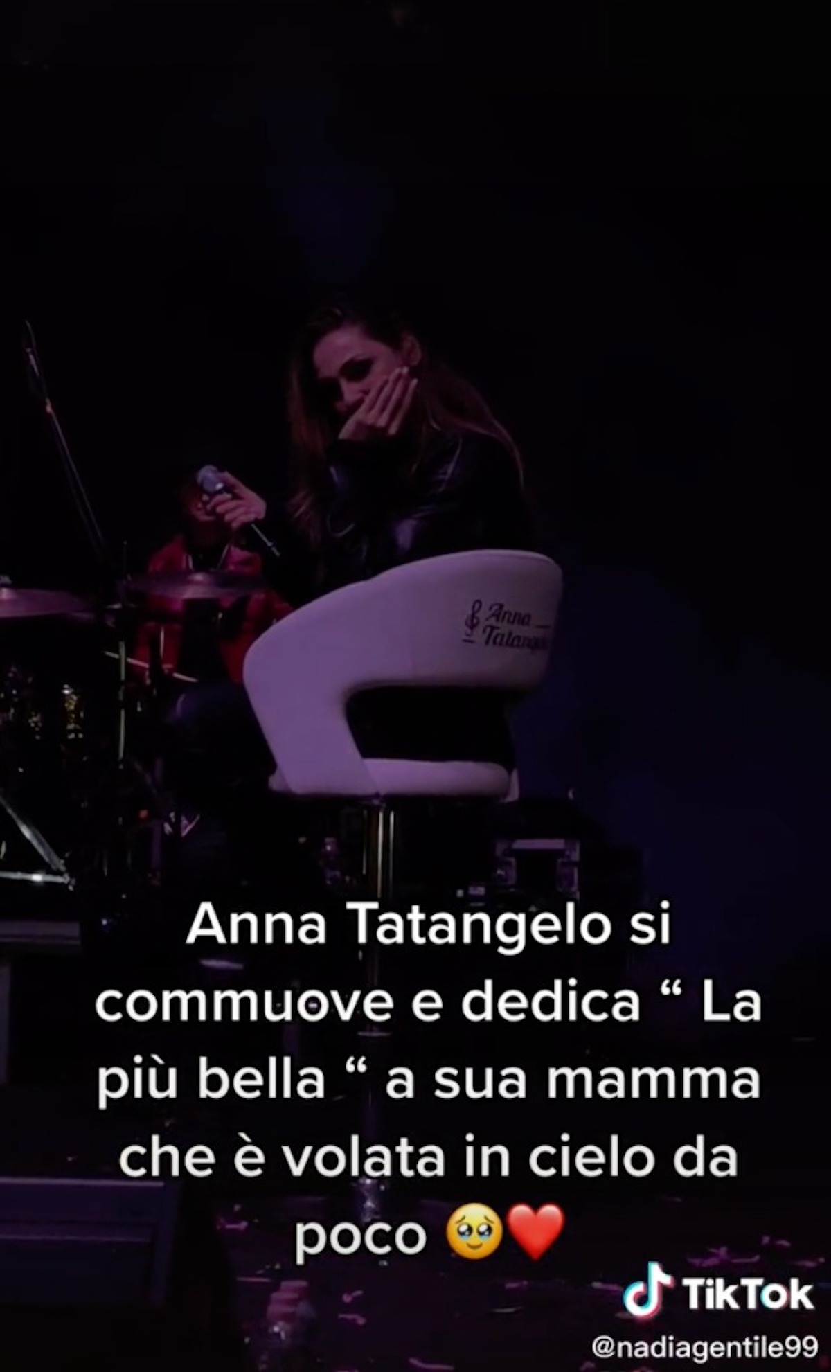 anna-tatangelo-in-lacrime-concerto-mamma-morta