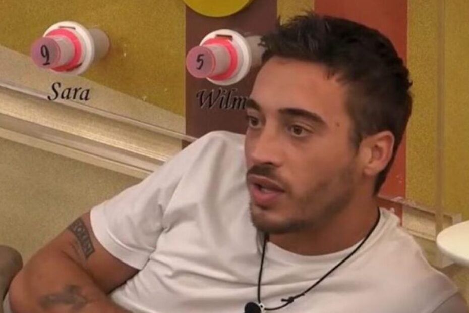 antonino-spinalbese-ginevra-lamborghini-saluto-censura-gf-vip-7