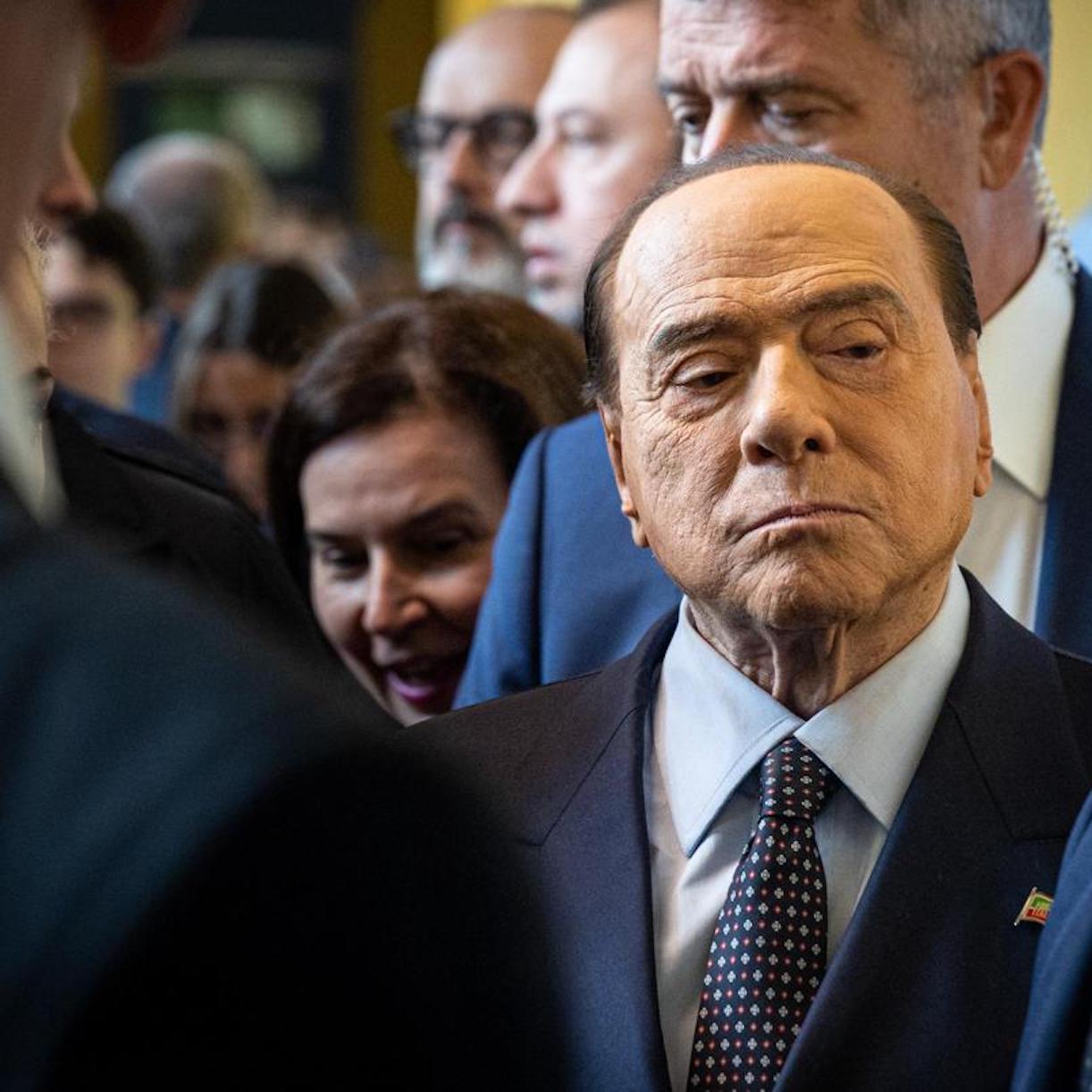 Notti con Berlusconi escort condannate falsa testimonianza 